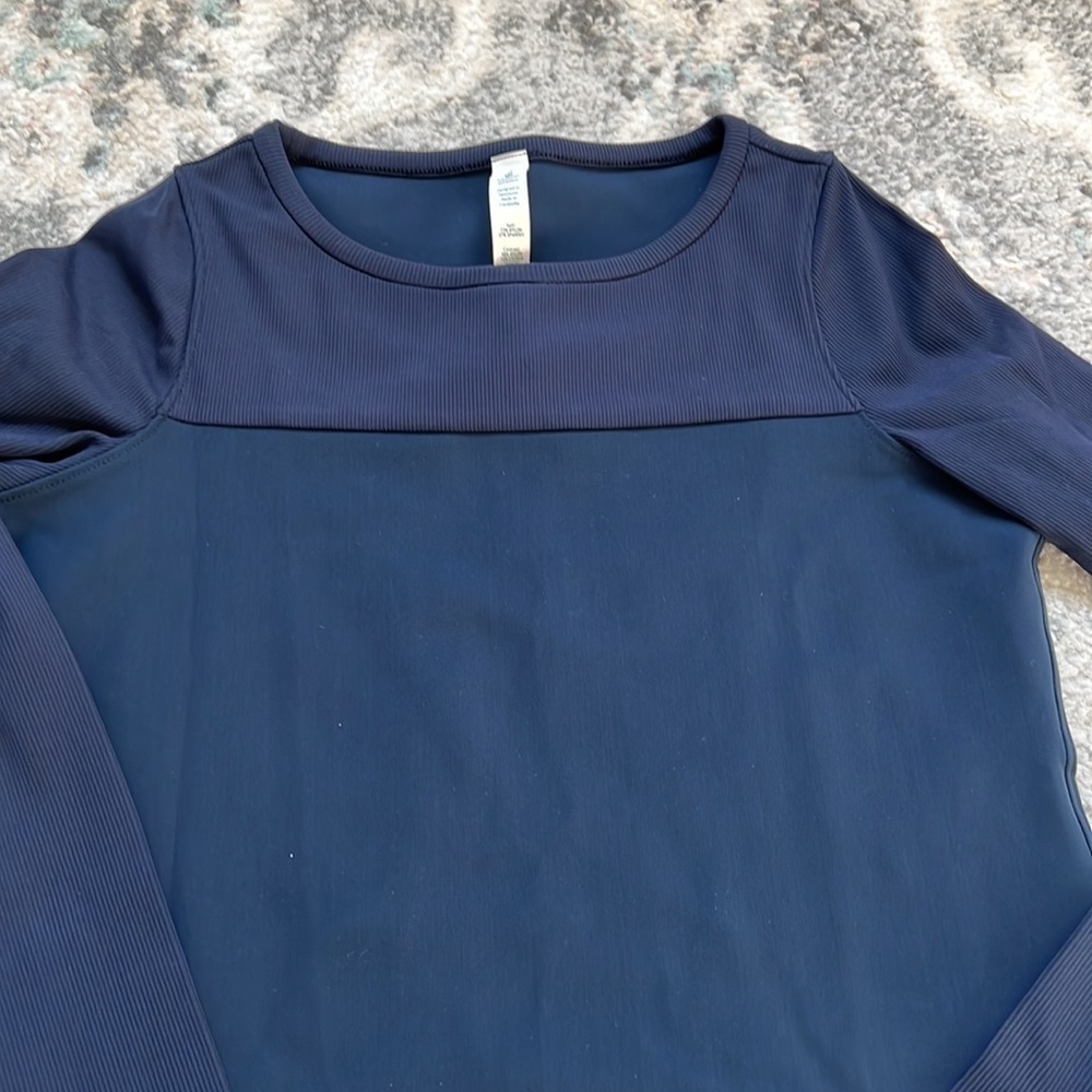 Lululemon Out Of This World Long Sleeve - Picture 3 of 8